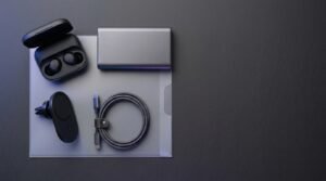 Read more about the article Best Tech Accessories for Commuters: Audio, Battery, Privacy & Smart Holders